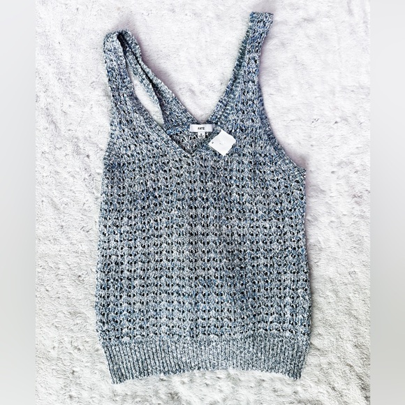 DEV KNIT TOP, BLUE TANG FLOCKING FABULOUS main image 1